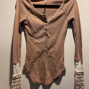 FREE PEOPLE - SIZE XS - SHIRT